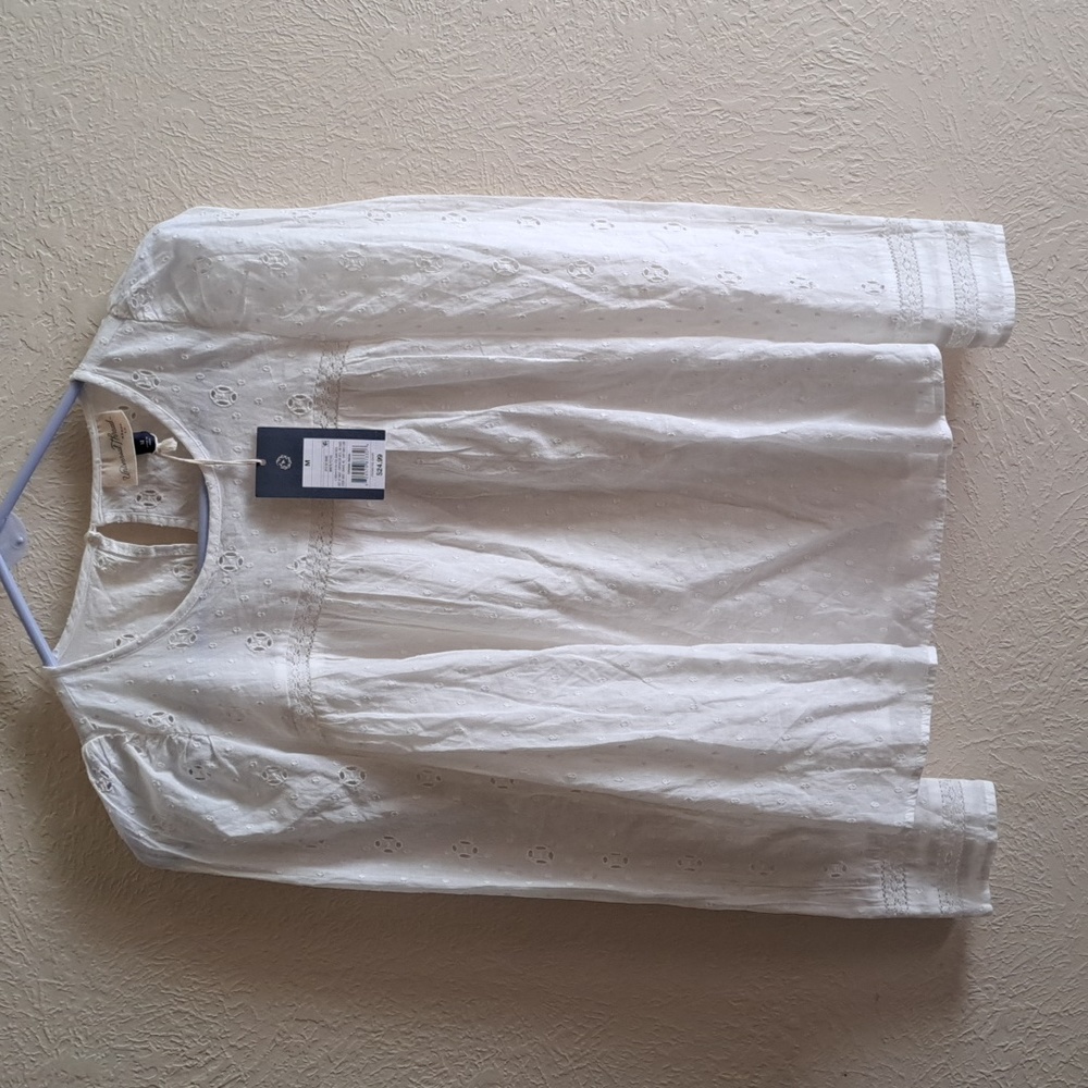Universal Thread white blouse